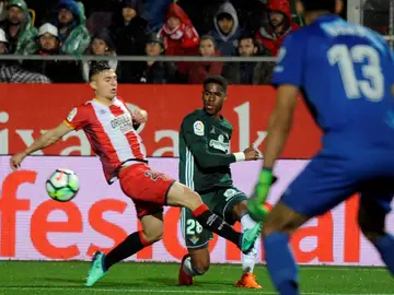 Un momento del Girona vs Betis en Montilivi Un momento del Girona vs Betis en Montilivi