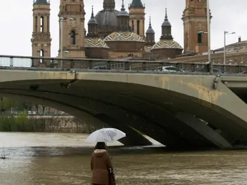 El río Ebro a su paso por Zaragoza El río Ebro a su paso por Zaragoza