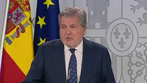 Méndez de Vigo, sobre la dimisión de Cifuentes: "No hay que actuar con la cabeza caliente y dejarse llevar por los impulsos" Méndez de Vigo, sobre la dimisión de Cifuentes: "No hay que actuar con la cabeza caliente y dejarse llevar por los impulsos"
