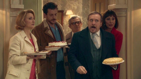 Ignacio y Laura, pillados desprevenidos por toda la familia 