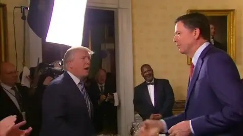 James Comey, exdirector del FBI, compara el liderazgo de Trump con el de la mafia James Comey, exdirector del FBI, compara el liderazgo de Trump con el de la mafia