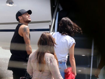 Neymar y su novia en Brasil