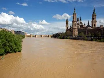 El río Ebro ha comenzado a desbordarse a su paso por Zaragoza El río Ebro ha comenzado a desbordarse a su paso por Zaragoza
