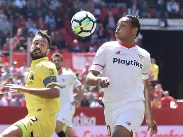 Muriel se lleva un balón ante Mario Gaspar Muriel se lleva un balón ante Mario Gaspar