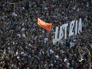 Manifestación en Pamplona en apoyo a los jóvenes que serán juzgados por agredir a dos guardias civiles Manifestación en Pamplona en apoyo a los jóvenes que serán juzgados por agredir a dos guardias civiles