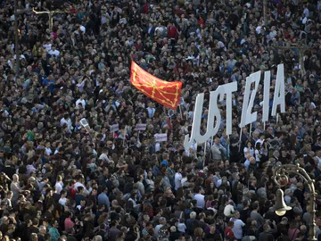Manifestación en Pamplona en apoyo a los jóvenes que serán juzgados por agredir a dos guardias civiles Manifestación en Pamplona en apoyo a los jóvenes que serán juzgados por agredir a dos guardias civiles