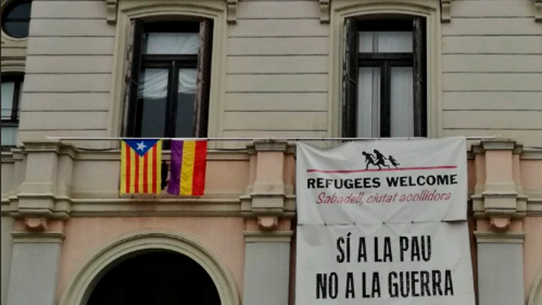 La estelada, en el Ayuntamiento de Sabadell La estelada, en el Ayuntamiento de Sabadell
