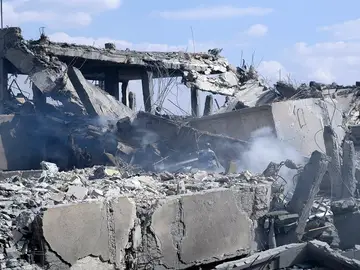 Restos del edificio del Centro de Investigación Científica tras el ataque de Estados Unidos, Gran Bretaña y Francia sobre Damasco, Siria Restos del edificio del Centro de Investigación Científica tras el ataque de Estados Unidos, Gran Bretaña y Francia sobre Damasco, Siria