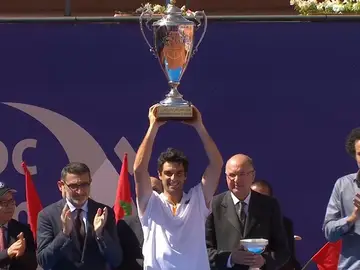 Pablo Andújar levanta el trofeo en Marrakech Pablo Andújar levanta el trofeo en Marrakech