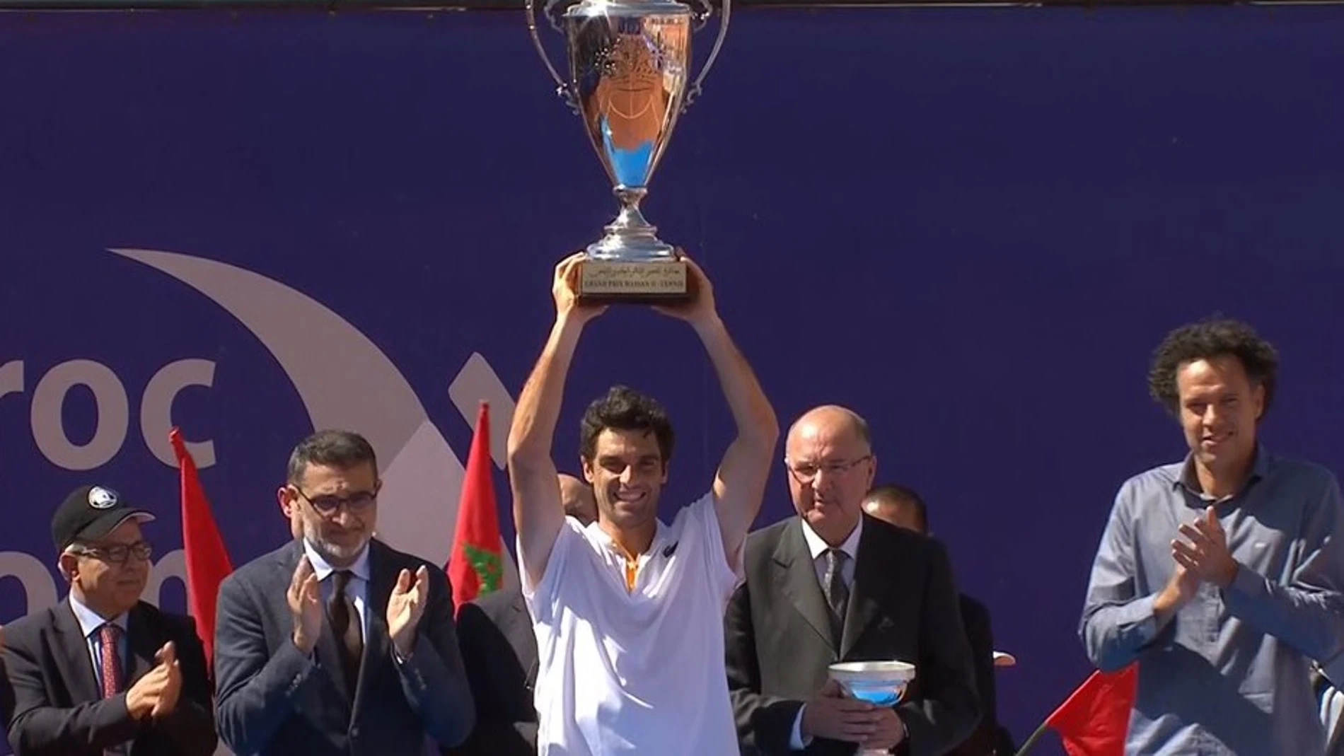 Pablo Andújar levanta el trofeo en Marrakech Pablo Andújar levanta el trofeo en Marrakech