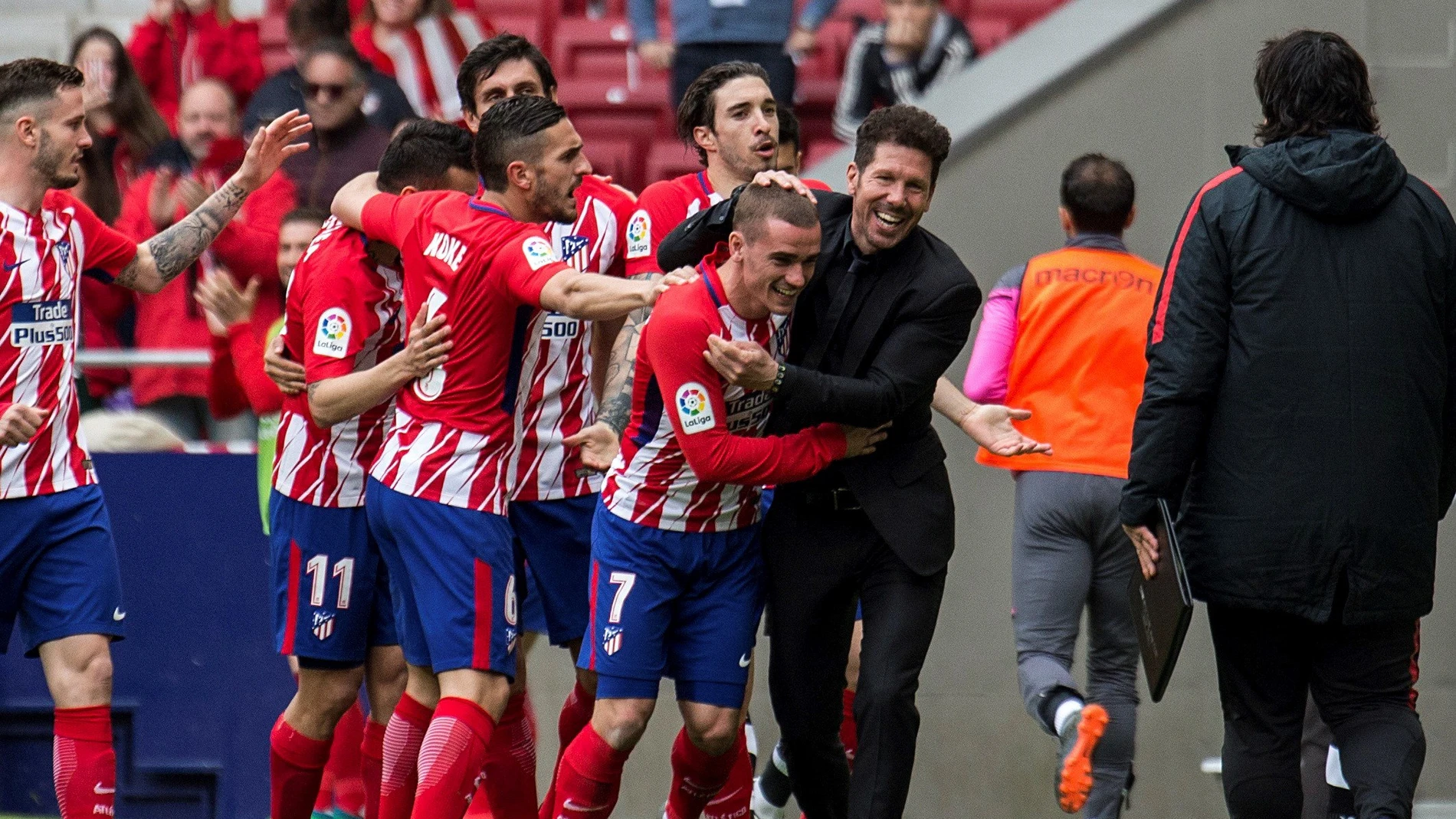 Simeone celebra el gol de Griezmann en el Metropolitano Simeone celebra el gol de Griezmann en el Metropolitano