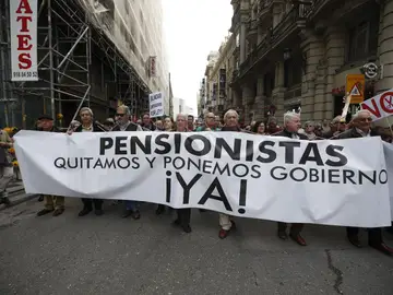 Miles de pensionistas se movilizan en Madrid por "unas pensiones dignas" Miles de pensionistas se movilizan en Madrid por "unas pensiones dignas"