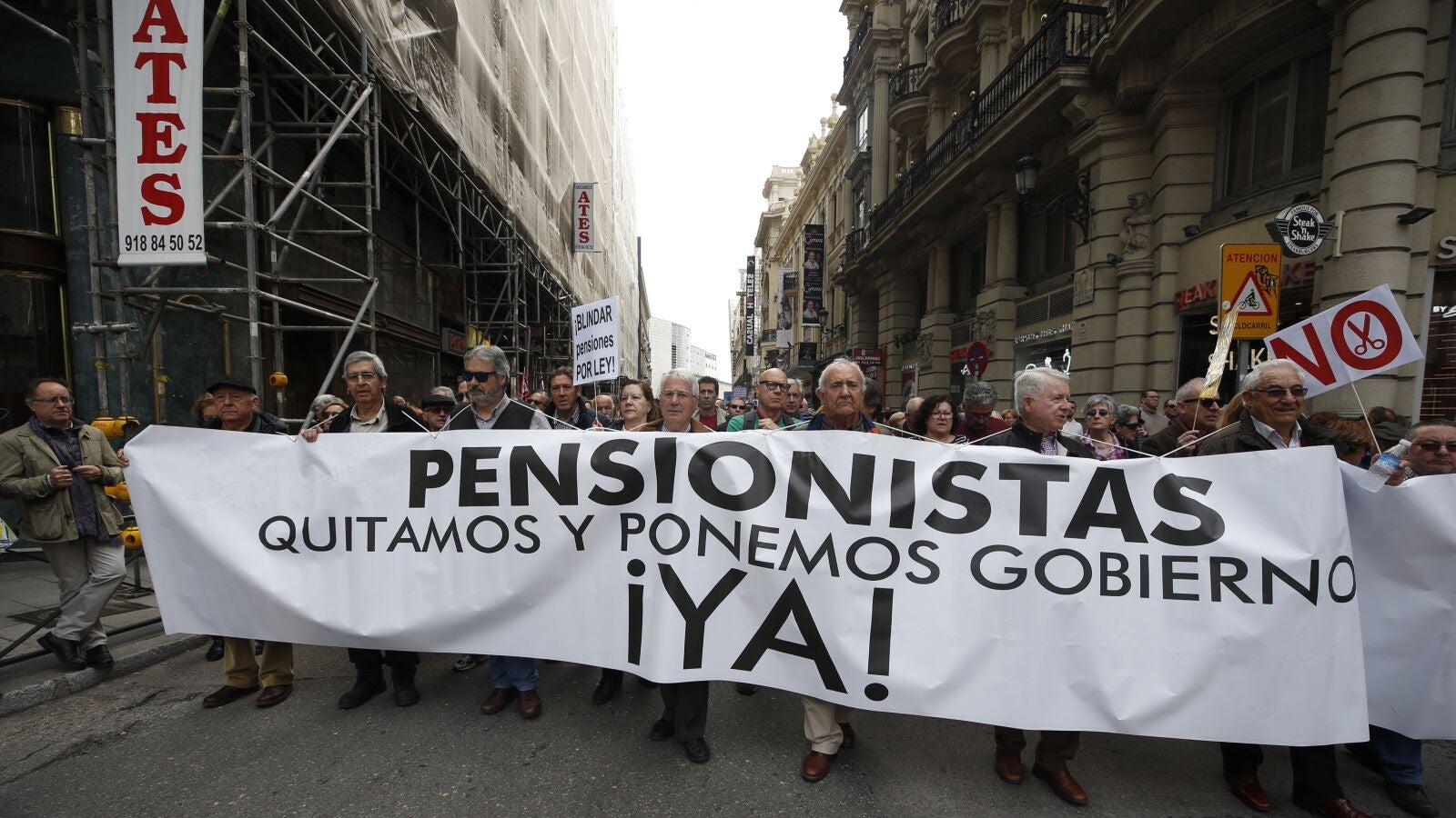 Miles de personas se manifiestan para exigir 