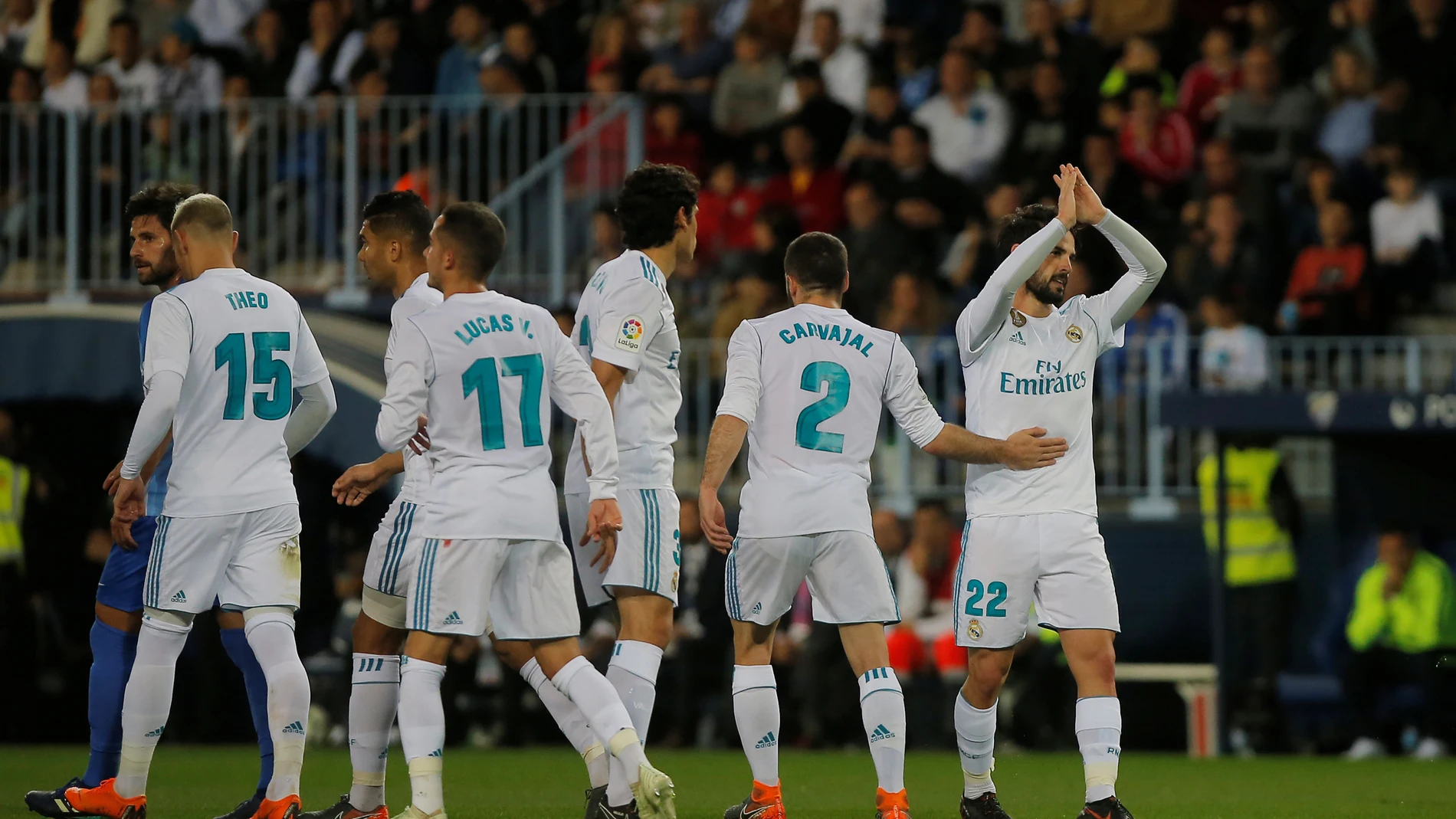 Isco se disculpa ante La Rosaleda tras anotar el 0-1 Isco se disculpa ante La Rosaleda tras anotar el 0-1