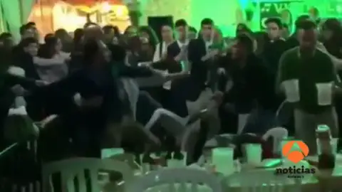 Tremenda bronca en la caseta de Comisiones Obreras en la feria de Sevilla Tremenda bronca en la caseta de Comisiones Obreras en la feria de Sevilla