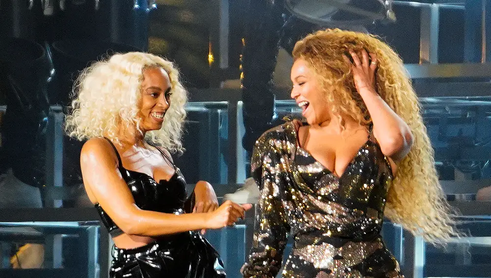 Beyoncé junto a su hermana, Solange Knowles 