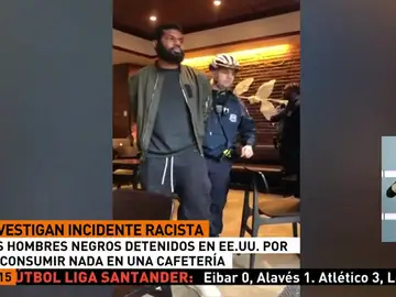 Momento de la detención de dos hombres negros en Starbucks Momento de la detención de dos hombres negros en Starbucks