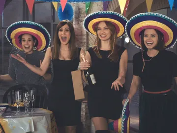 Una fiesta sorpresa y un regalo inesperado, el pasado de Andrea regresa a su vida Una fiesta sorpresa y un regalo inesperado, el pasado de Andrea regresa a su vida