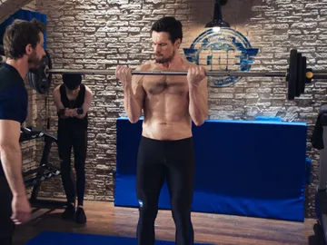 Ximo e Iñaki dejan en ridículo a Josemari con sus cuerpos esculturales Ximo e Iñaki dejan en ridículo a Josemari con sus cuerpos esculturales