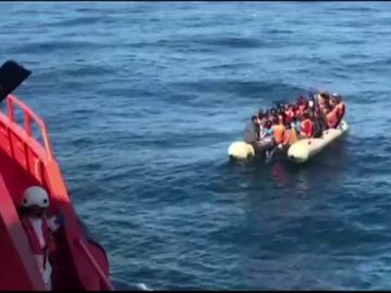 Rescatados 84 inmigrantes de tres pateras en el mar de Alborán