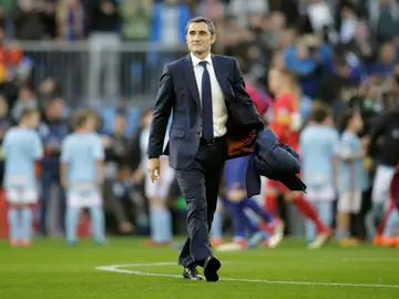 Valverde camina por el césped de Balaídos Valverde camina por el césped de Balaídos