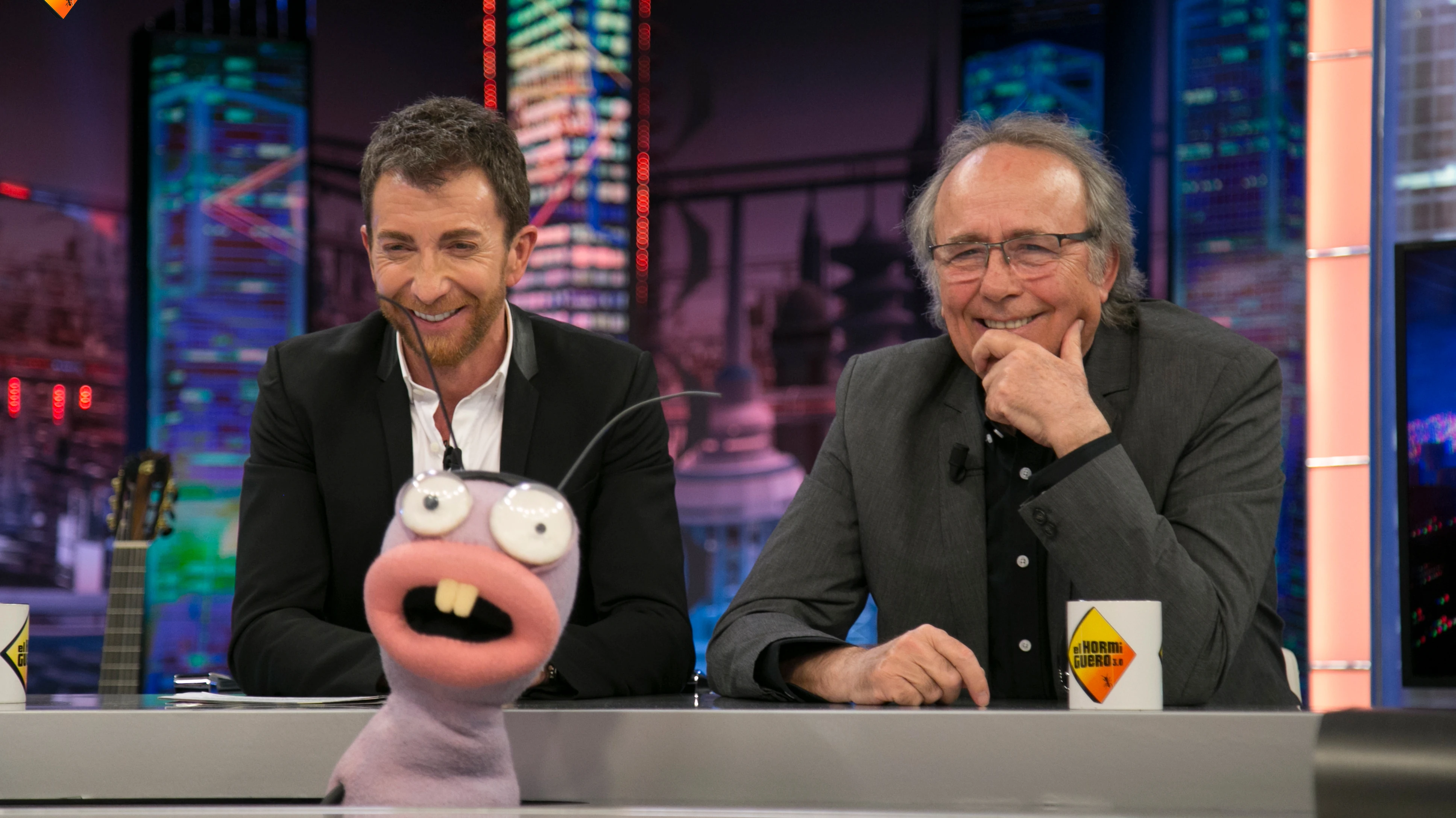De Joan Manuel Serrat a Antonio Carmona, así es su transformación según Trancas y Barrancas en 'El Hormiguero 3.0' De Joan Manuel Serrat a Antonio Carmona, así es su transformación según Trancas y Barrancas en 'El Hormiguero 3.0'