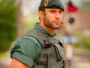 Agente de la Guardia Civil que se ha hecho viral en Twitter Agente de la Guardia Civil que se ha hecho viral en Twitter