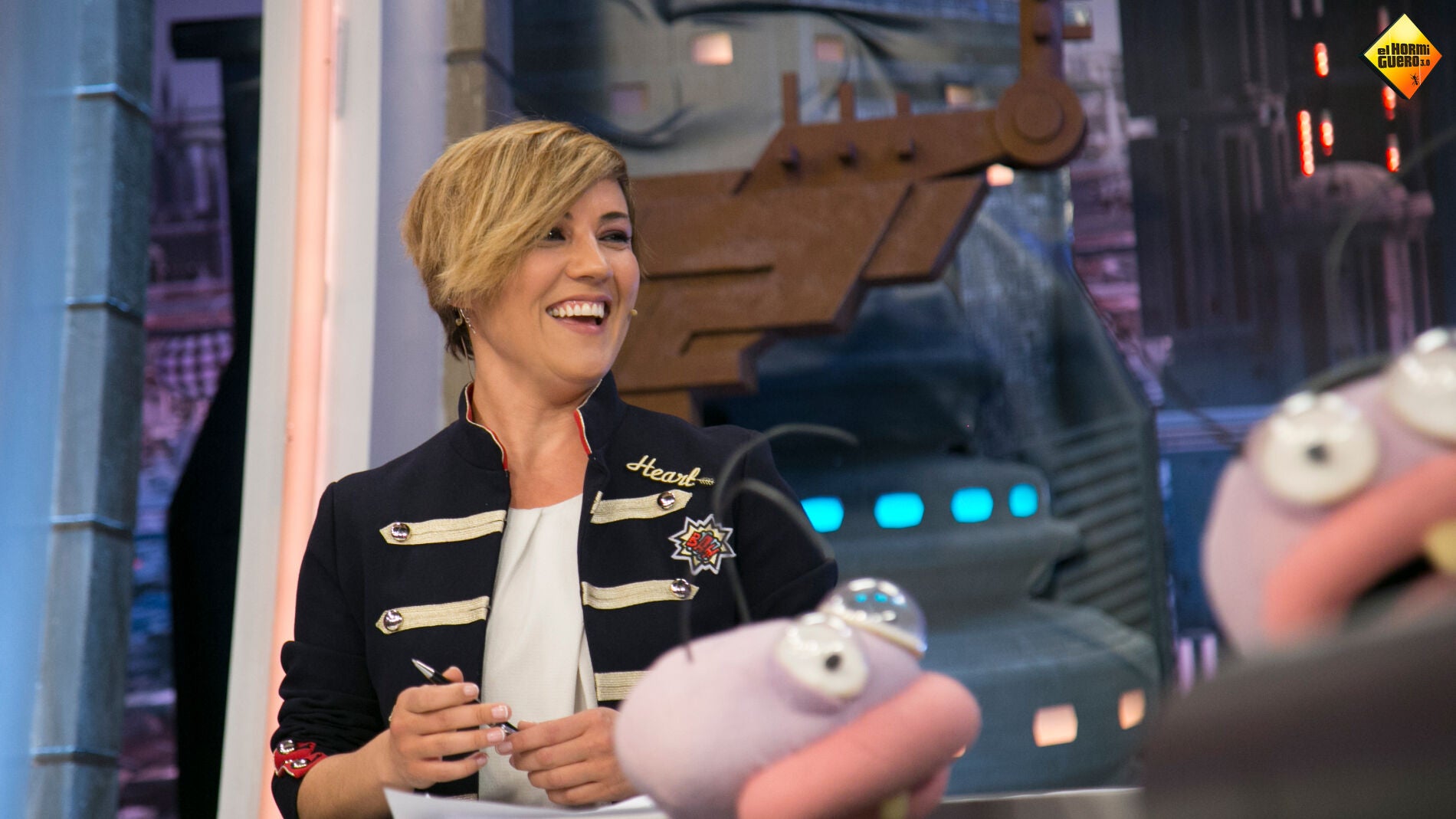 Cristina Pardo analiza los "pol&iacute;ticos del Mediterr&aacute;neo" ante Joan Manuel Serrat en 'El Hormiguero 3.0'