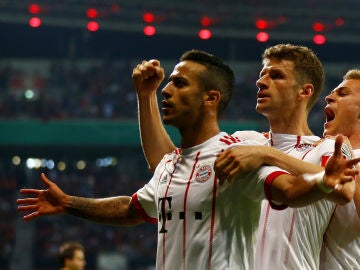 Thiago celebra su gol contra el Leverkusen