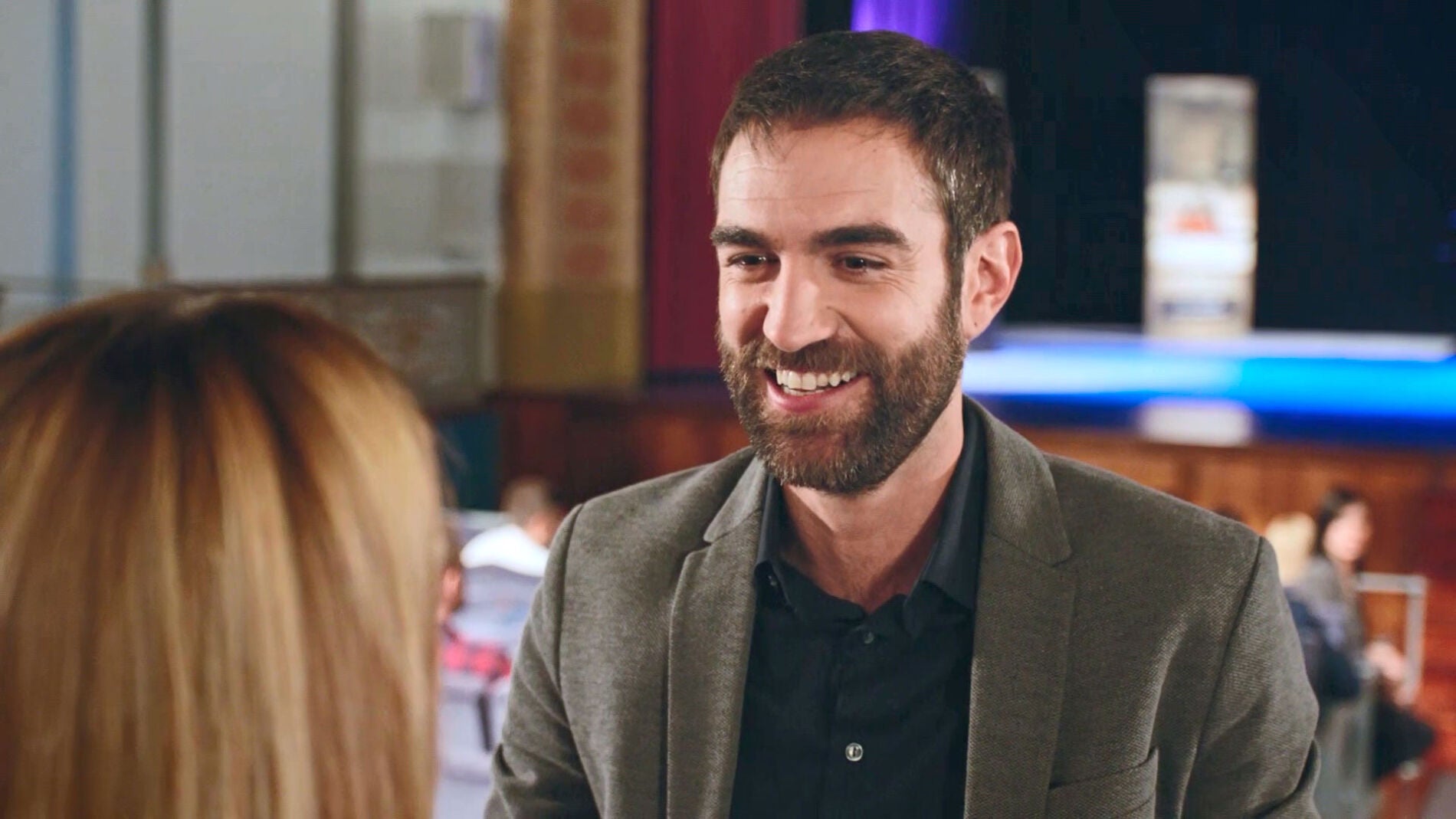 I&ntilde;aki se lanza a besar a Zuri&ntilde;e