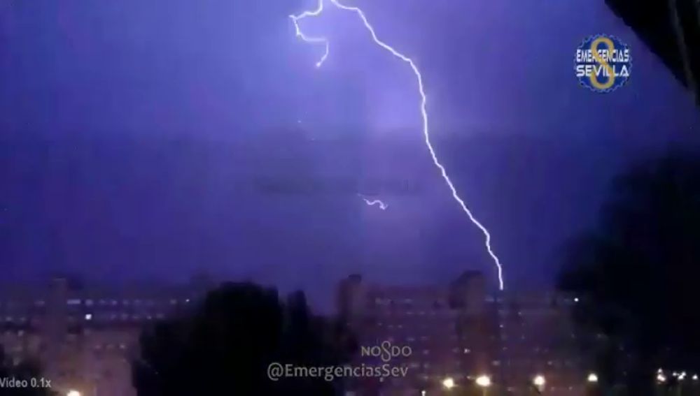 Así se vio la impresionante tormenta eléctrica en Sevilla