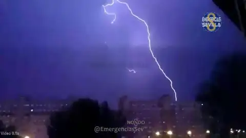 Así se vio la impresionante tormenta eléctrica en Sevilla Así se vio la impresionante tormenta eléctrica en Sevilla