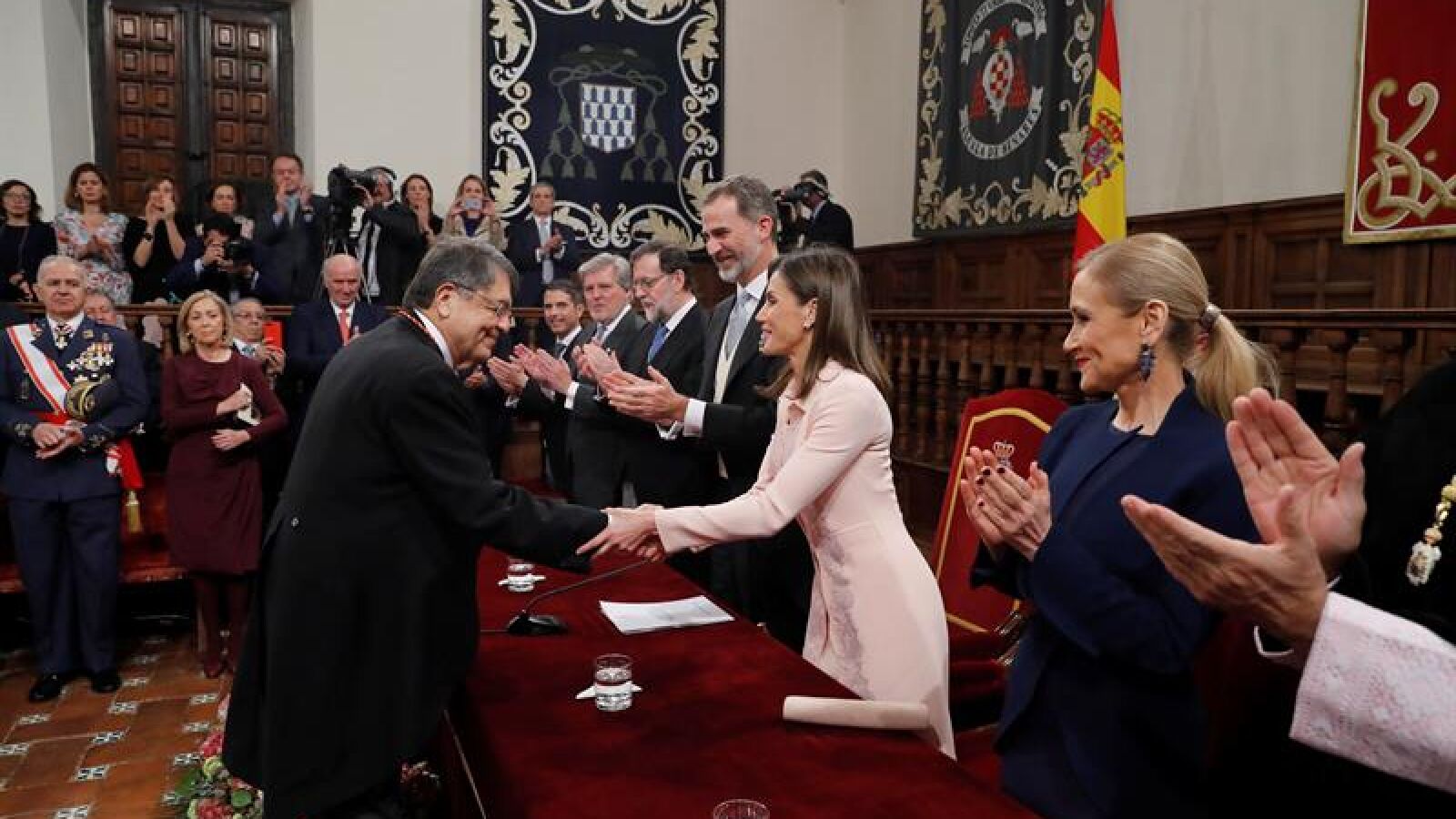 Sergio Ramírez recibe el Premio Cervantes de manos de Felipe VI