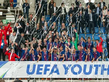 Los juveniles del Barça levantan el trofeo de la UEFA Youth League Los juveniles del Barça levantan el trofeo de la UEFA Youth League