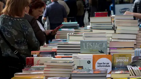 Una parada con libros de contenido político en el centro de Barcelona Una parada con libros de contenido político en el centro de Barcelona