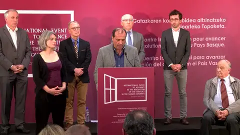 Aportan nuevos detalles del acto en el que ETA anunciará previsiblemente su disolución: será el 4 de mayo en la localidad vasco francesa de Cambo-les-Bains Aportan nuevos detalles del acto en el que ETA anunciará previsiblemente su disolución: será el 4 de mayo en la localidad vasco francesa de Cambo-les-Bains