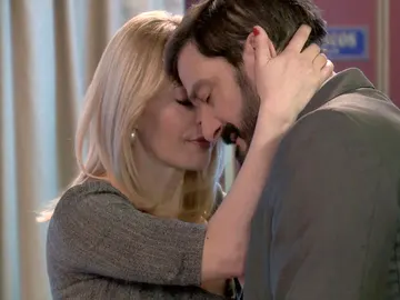 Carvajal se enfrenta a Tuñón por Charo: "No soporto ver como se aprovecha de ti" Carvajal se enfrenta a Tuñón por Charo: "No soporto ver como se aprovecha de ti"