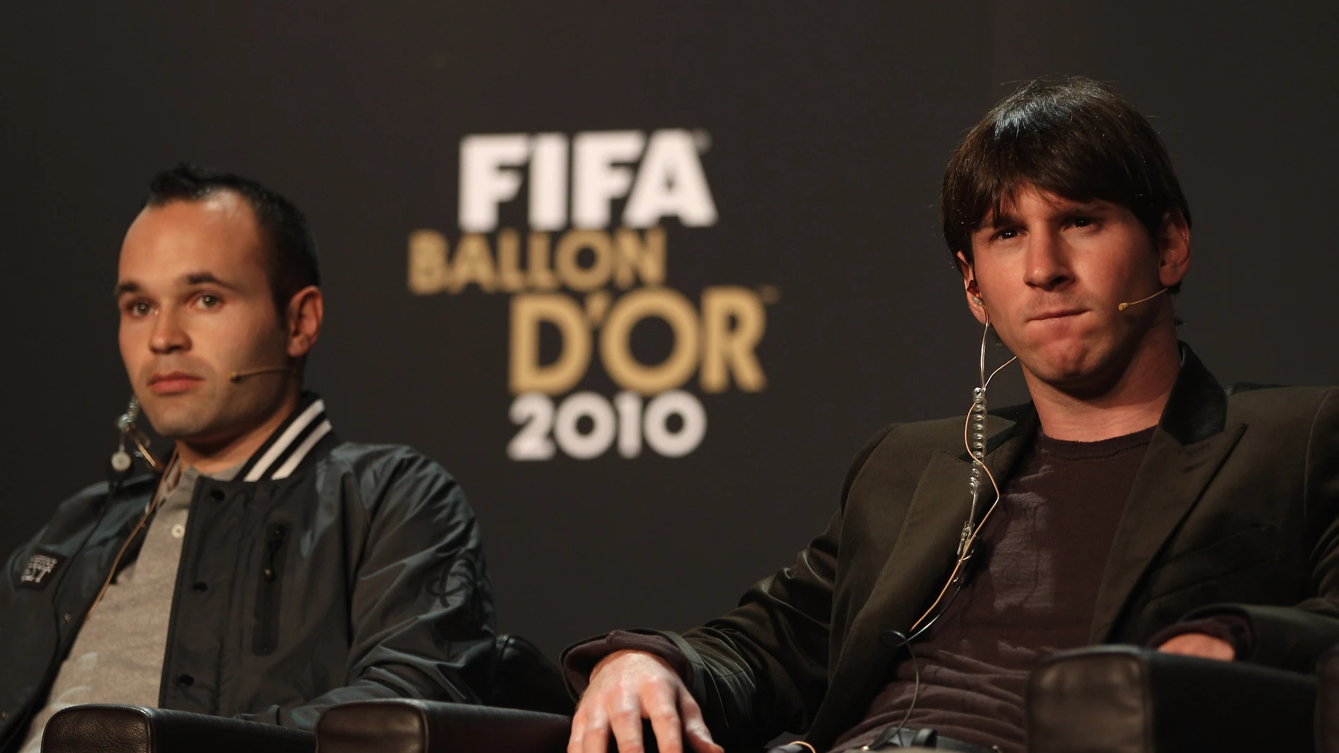 Iniesta y Messi, durante la conferencia de prensa del Balón de Oro en 2010 Iniesta y Messi, durante la conferencia de prensa del Balón de Oro en 2010
