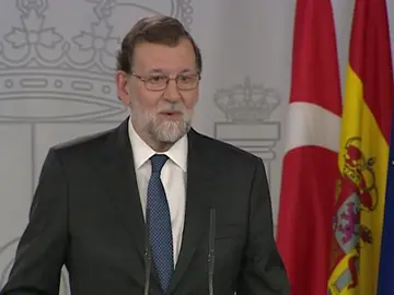 Rajoy avanza que el Gobierno estudiará "acciones legales" ante la delegación de voto de Comín Rajoy avanza que el Gobierno estudiará "acciones legales" ante la delegación de voto de Comín