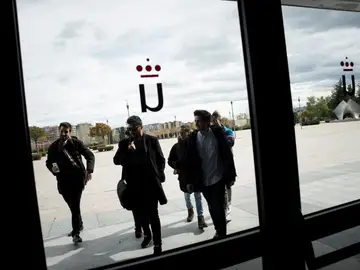 Representantes de asociaciones de estudiantes a su llegada a la Universidad Rey Juan Carlos. Representantes de asociaciones de estudiantes a su llegada a la Universidad Rey Juan Carlos.