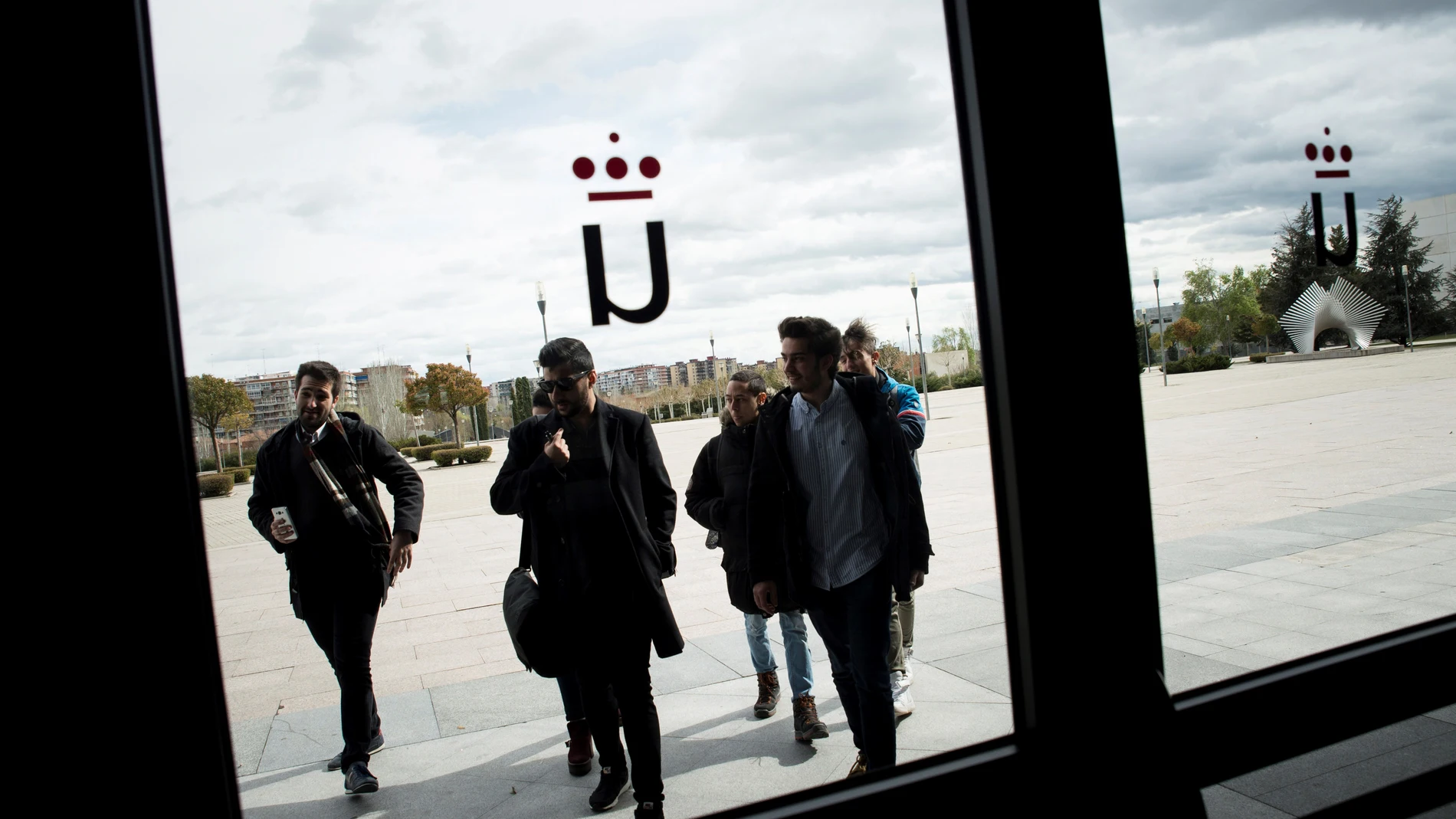 Representantes de asociaciones de estudiantes a su llegada a la Universidad Rey Juan Carlos. Representantes de asociaciones de estudiantes a su llegada a la Universidad Rey Juan Carlos.