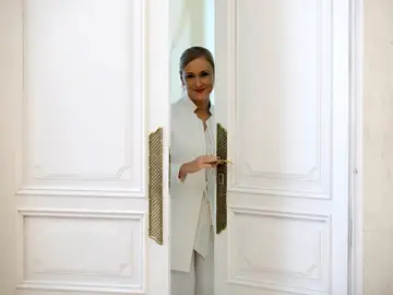 Cristina Cifuentes antes de su comparecencia ante los medios de Comunicación Cristina Cifuentes antes de su comparecencia ante los medios de Comunicación