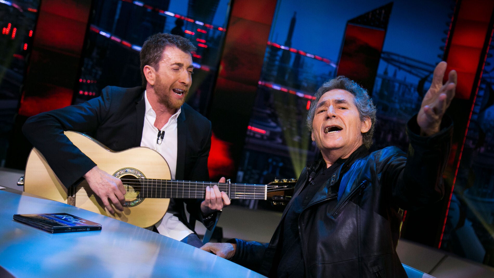 Pablo Motos y Miguel R&iacute;os cantan en directo