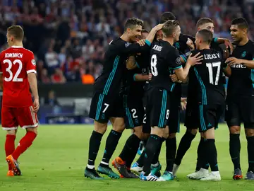 El Real Madrid celebra un gol ante el Bayern El Real Madrid celebra un gol ante el Bayern