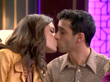 María e Ignacio se comen a besos en el King's