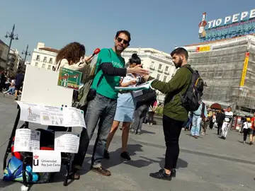 Profesores y estudiantes del movimiento 'La Uni en la calle' Profesores y estudiantes del movimiento 'La Uni en la calle'