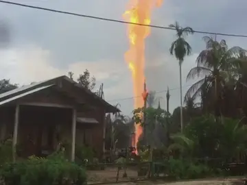 11 Muertos y 40 heridos por un incendio en un pozo petrolífero en Indonesia 11 Muertos y 40 heridos por un incendio en un pozo petrolífero en Indonesia
