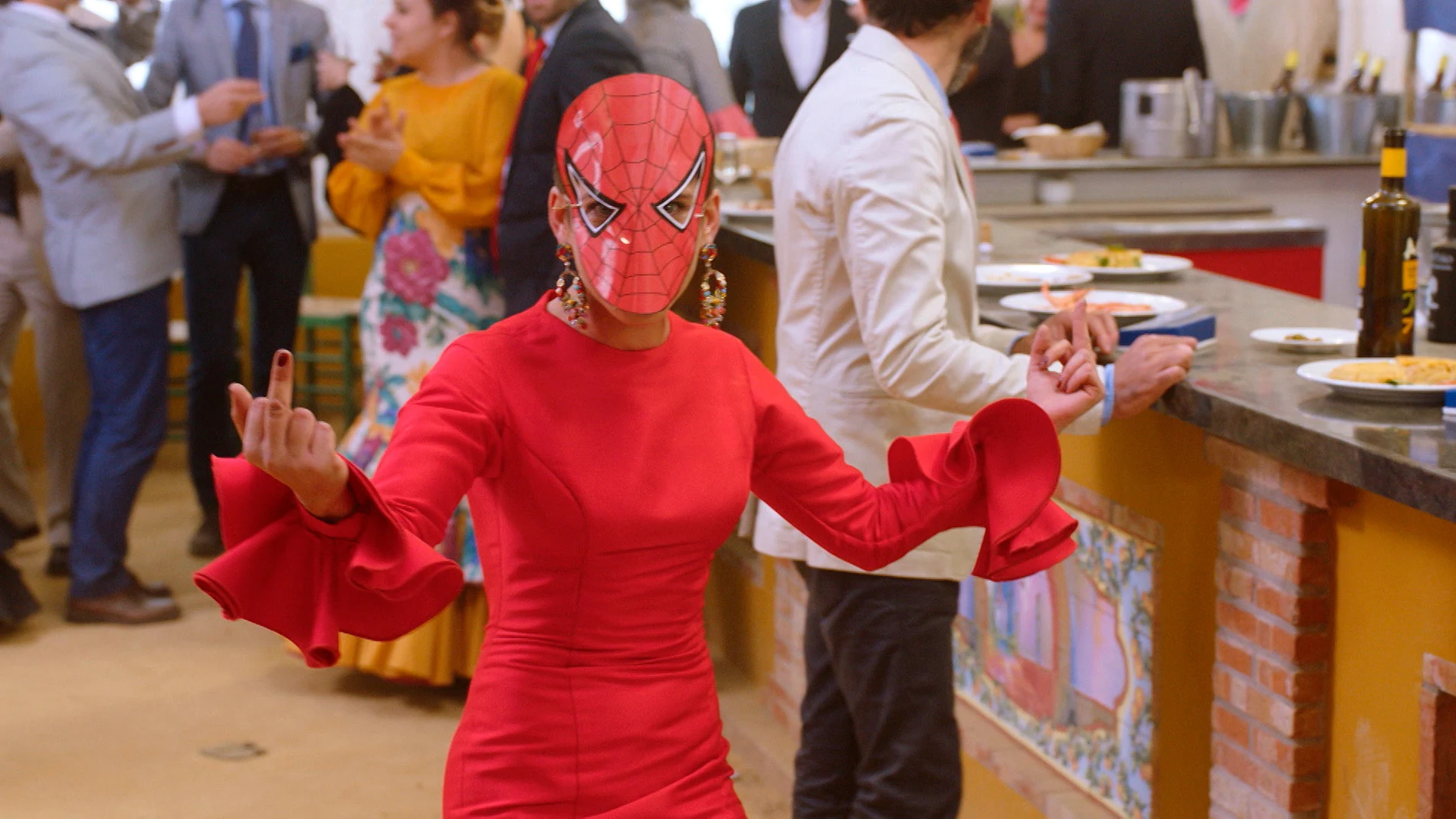 Spiderman se cuela en la Feria de Abril de 'Allí Abajo'