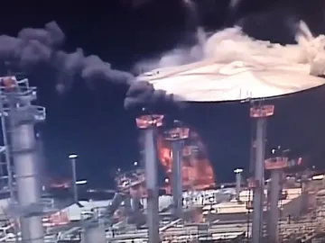 Explosión en una refinería de Wisconsin en EE.UU. Explosión en una refinería de Wisconsin en EE.UU.