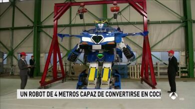 Ingenieros japoneses diseñan un robot capaz de transformarse en un coche en un minuto
